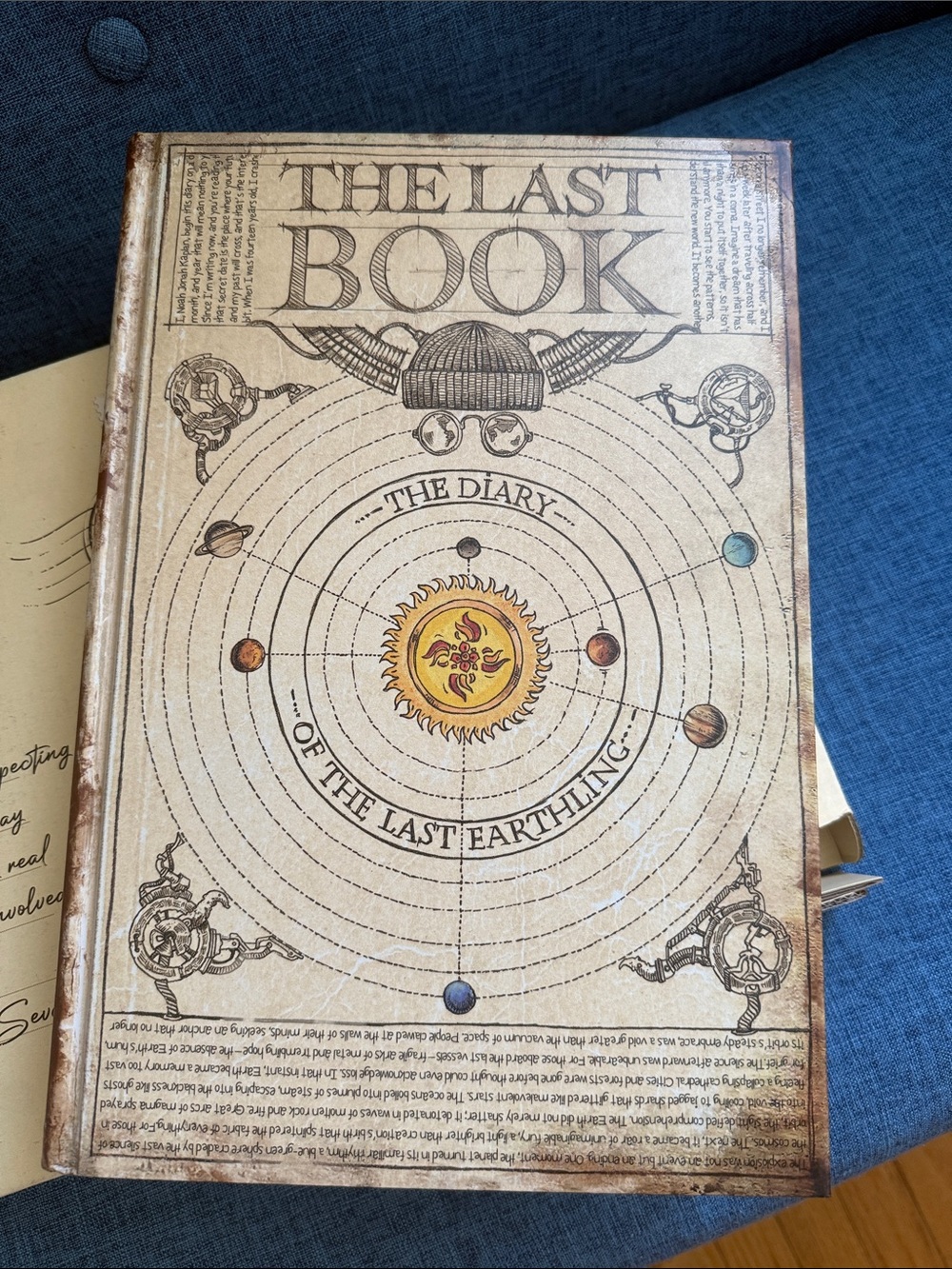 The Last Book - The Diary of the Last Earthling (Beige)